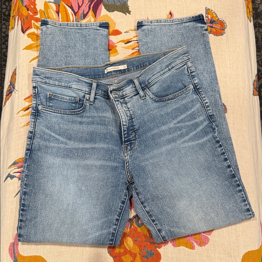 Levi's 314 Light Blue Shaping Straight Women’s Jeans